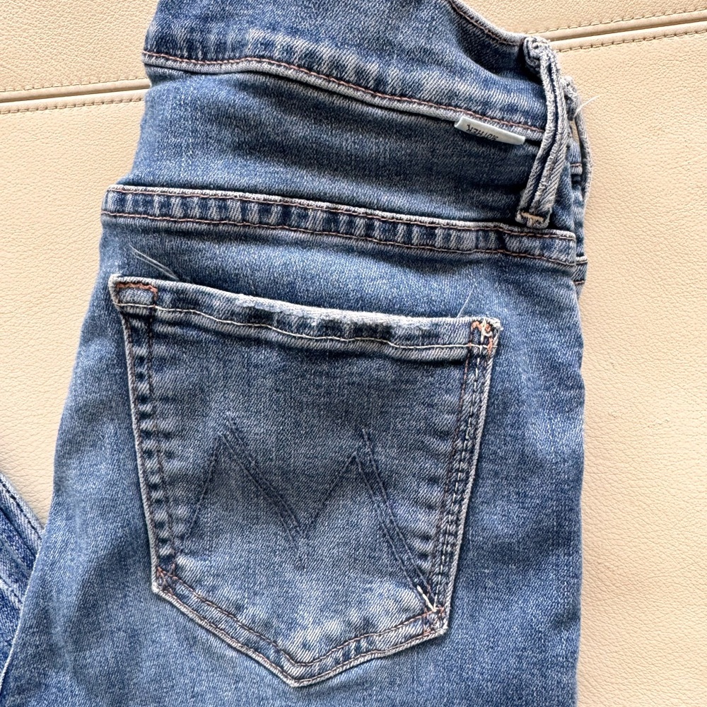 MOTHER The Weekender Fray Mid-Rise Flare Jeans Walking On Coals Size 27 $248 - Picture 4 of 11